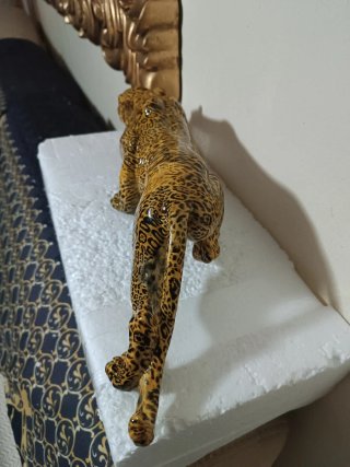 Figura Leopardo Ataque Decorativa. Mide 40cm largo