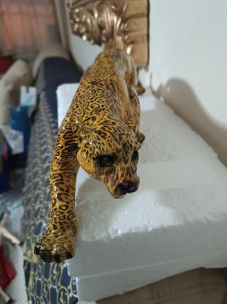 Figura Leopardo Ataque Decorativa. Mide 40cm largo