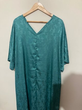 Vestido elegante turquesa con flecos