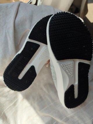 Zapatos Crocs grises y rosas casi nuevos