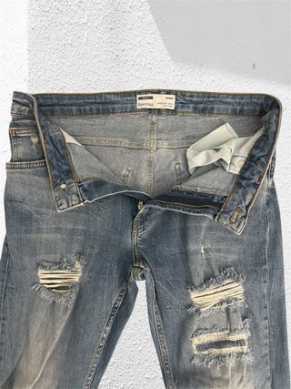 Pantalón vaquero Bershka desgastado