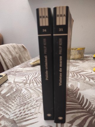 Lote 2 libros, Serie detective Bernie Gunther