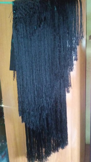 Mantoncillo negro bordado