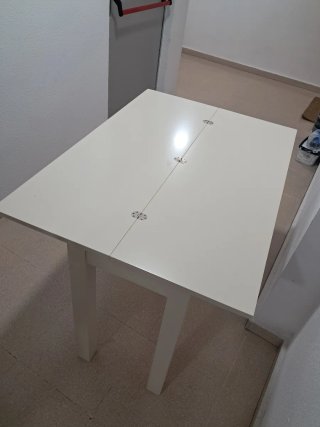 Mesa de comedor extensible blanca con cristal
