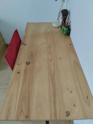 Escritorio madera y caballetes metal
