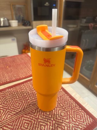 Termo Stanley Naranja con Asa y Popote