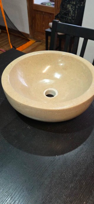 Lavabo de mármol beige y marrón