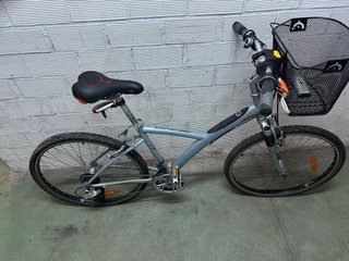 Bicicleta Decathlon Gris con Cesta