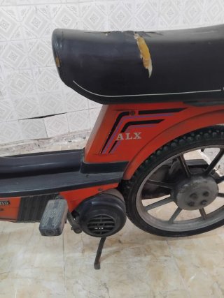 Vespino Clásico Naranja y Negro