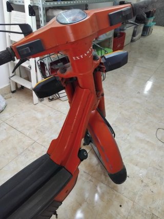 Vespino Clásico Naranja y Negro