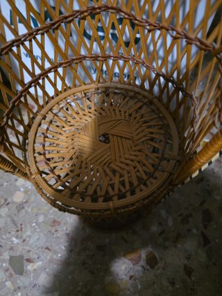 Silla de mimbre decorativa