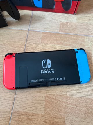 Nintendo Switch Azul/Rojo + Dock + Caja