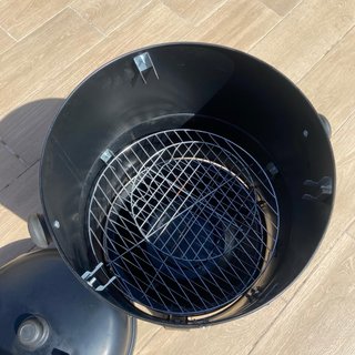 Barbacoa y ahumador negra con termómetro