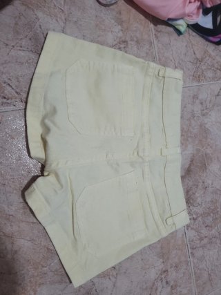 Pantalones cortos vaqueros amarillos