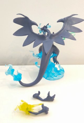 Figura Pokémon Charizard Mega X + caja