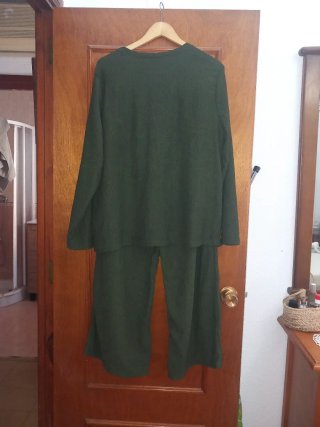 Conjunto verde de pantalón y blusa