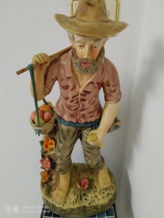 Pedestal con figura