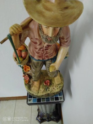 Pedestal con figura