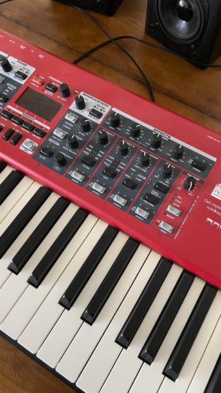 FORMACIÓN EN GUITARRA ONLINE CON ENFOQUE CREATIVO