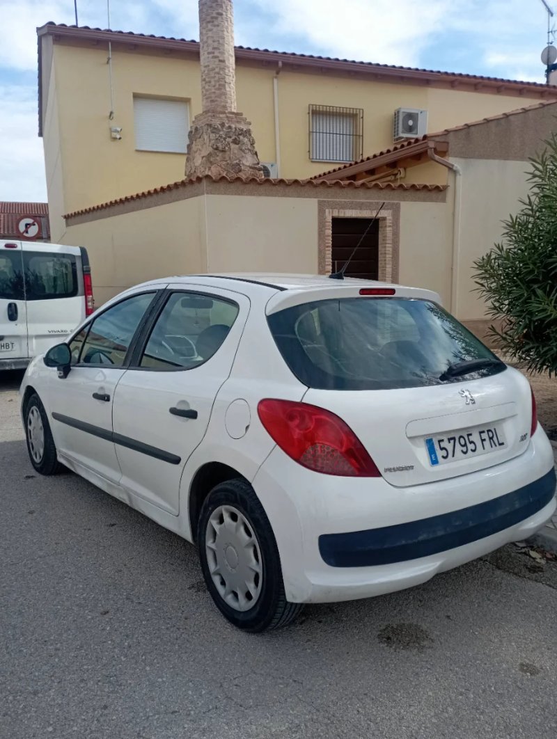 Peugeot 207 2007 - foto 1