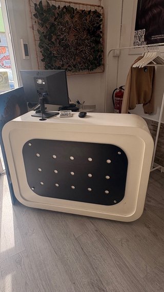 Mostrador de recepción moderno