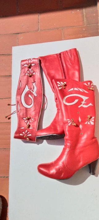 Chaleco Zingara con lentejuelas Cinturón y botas