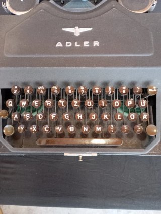 Macchina da scrivere Adler vintage