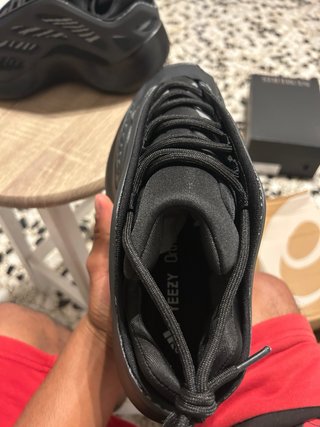 Adidas Yeezy 700
