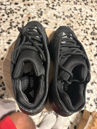 Adidas Yeezy 700