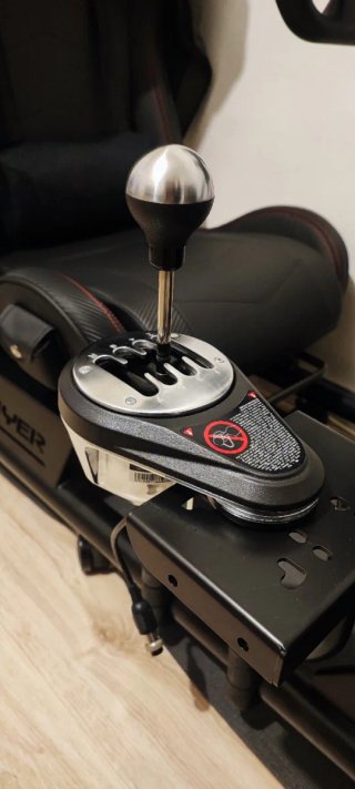 Leveraggio TH8A di Thrustmaster con accessori e manuale