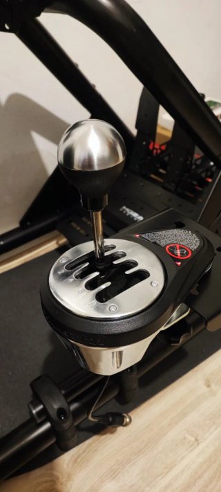 Leveraggio TH8A di Thrustmaster con accessori e manuale