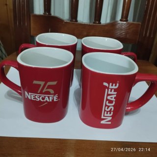 4 Tazas Nescafé 75 Aniversario y 1 Nescafé en blan