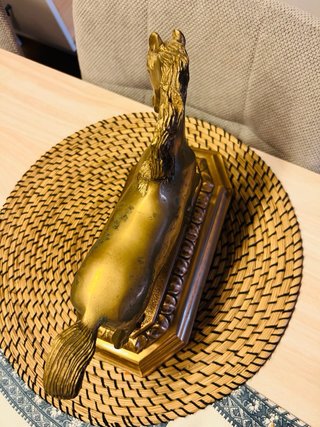 Caballo artesanal de bronce