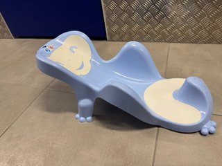 * Bañera bebé soporte, práctica y patas plegable