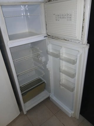 Nevera con congelador blanca