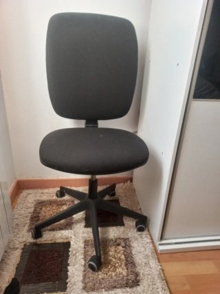 Silla de oficina con ruedas