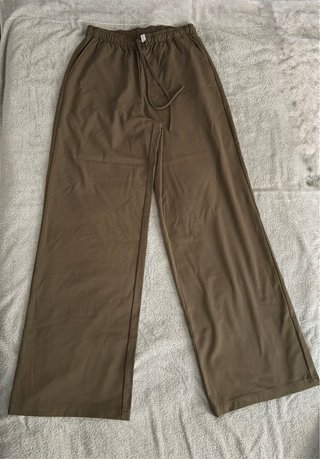Pantalones anchos verde oliva