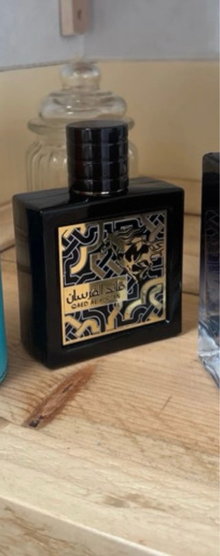 Perfume Lattafa Qaed Al Fursan Negro Dorado