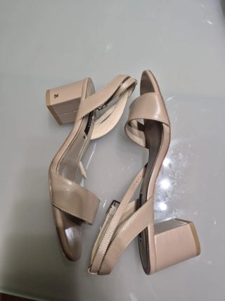 Sandalias Zendra tacón bloque medio beige