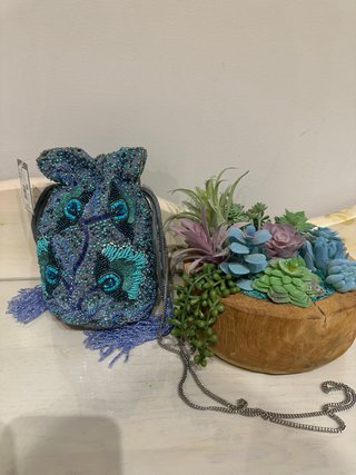 Bolso de fiesta bordado con flecos