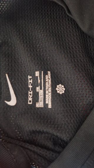 Camiseta Nike Negra y Azul Deportiva