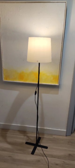 Lámpara de pie Ikea Negra y Blanca