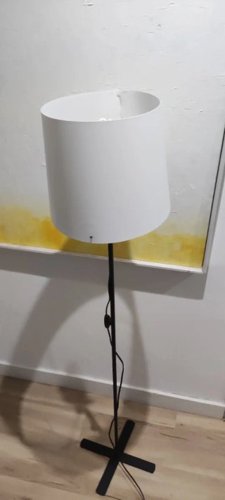 Lámpara de pie Ikea Negra y Blanca