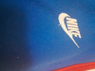 Chándal Nike Azul con Detalles Rojos y Blancos