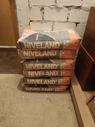 Niveland Autonivelante 389 porcelánico flexible.