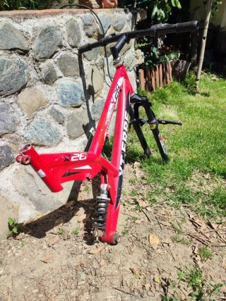 Telaio MTB bicicletta con manubrio ammortizzato