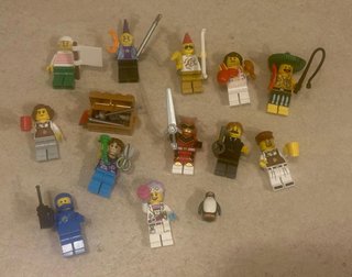 12 Figuras LEGO Variadas + Accesorios