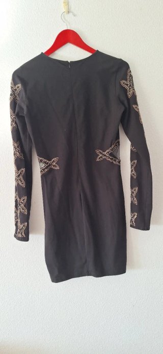 Vestido negro con bordados