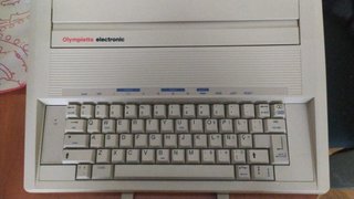 Máquina de escribir electrónica Olympia Olympiette