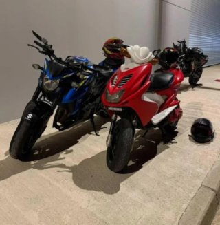 Yamaha Aerox Roja y Blanca